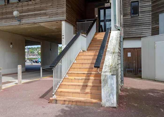 Apartment Les Marinas-17 By Interhome